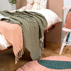 Стеганый игровой коврик-одеяло Fabelab "Персик", тусклая роза